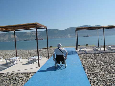 Как сделать пляжи доступными для людей с инвалидностью?