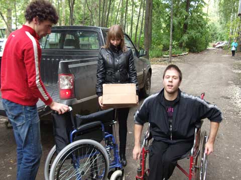 Седьмая инвалидная коляска от нашего журнала нашла человека, кому необходимо это средство реабилитации