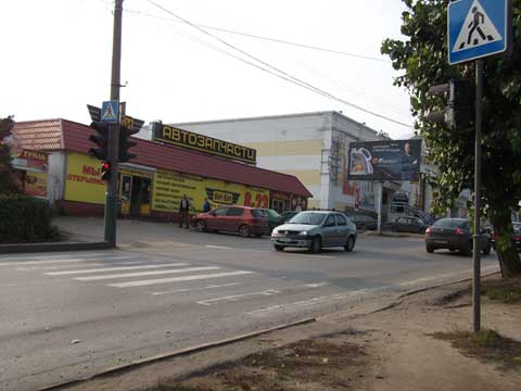 Пешеходный переход у остановки "ул.Кижеватова" - частичная доступность